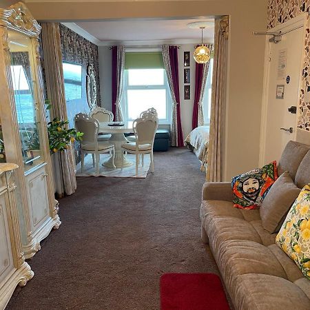 "The Italian" Seafront Apartment Eastbourne Exterior photo
